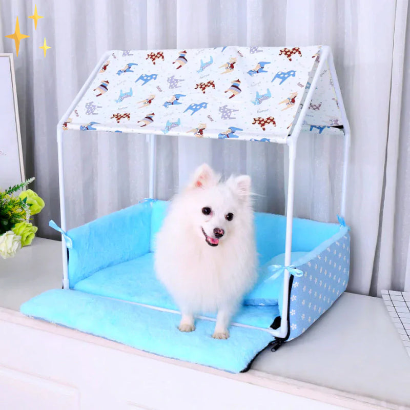 Fleece-Schlafmatte mit Dach und Kuschelkissen