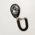Hundetrainer Clicker – Ergonomischer Klicker mit Spirale und Karabinerhaken
