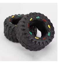 Robustes Hundespielzeug In Reifenform mit Kaustruktur und Bunten Details
